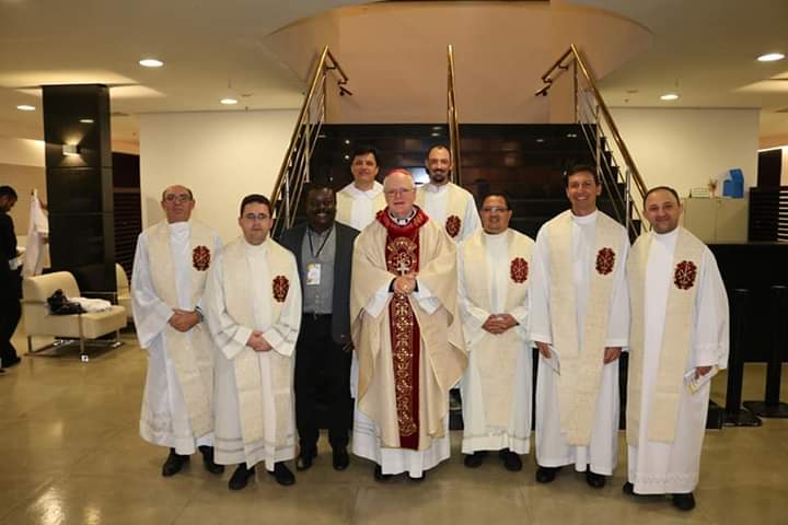 Padres participantes do encontro com o cardeal dom Odilo.